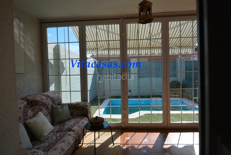 Foto d5444c25-a623-499d-8aa7-d89dc6cd2ec0. Maison jumelée avec cheminée chauffage parking piscine dans San Martín de la Vega