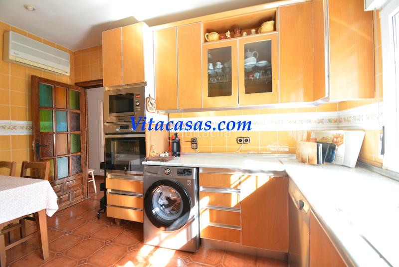 Foto d8bd6ee1-5365-47f6-8b46-3b9766560e07. Maison jumelée avec cheminée chauffage parking piscine dans San Martín de la Vega