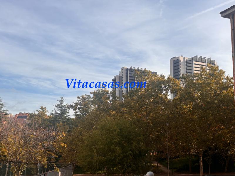 Foto cec2c631-3e64-4fd1-ad00-3a7fad0f65c7. Local comercial en calle de sánchez preciado 58 en Madrid