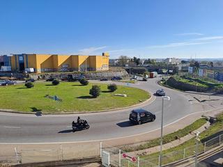 Rent Industrial building in Gaztambide. Alquiler de nave para actividades primera linea