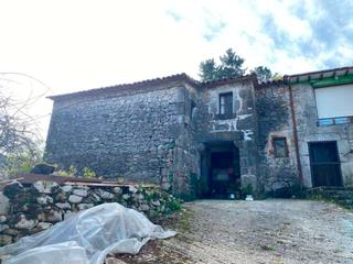 Casa a Liérganes. Casa de piedra en mirones