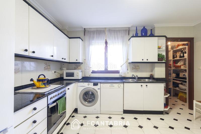 Foto be6d2ce6-ee63-4f78-bda9-ab8533124f8d. Xalet amb calefacció aparcament a Maoño - Azoños Santa Cruz de Bezana