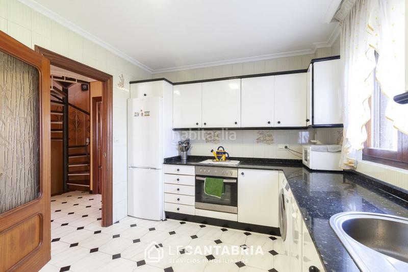 Foto f683b7bc-1a64-4895-8ca6-eadba7527a42. Xalet amb calefacció aparcament a Maoño - Azoños Santa Cruz de Bezana