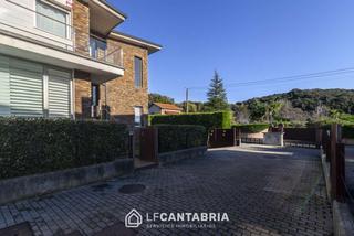 Xalet a Pueblo. Chalet individual en camargo