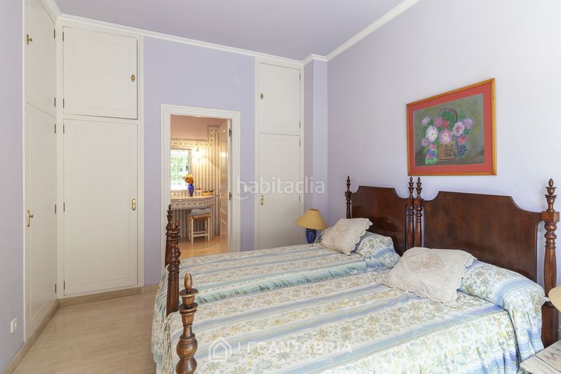 Foto 1603e363-3de1-4e20-b190-53e4d4b93049. Casa amb calefacció aparcament piscina a Marina de Cudeyo