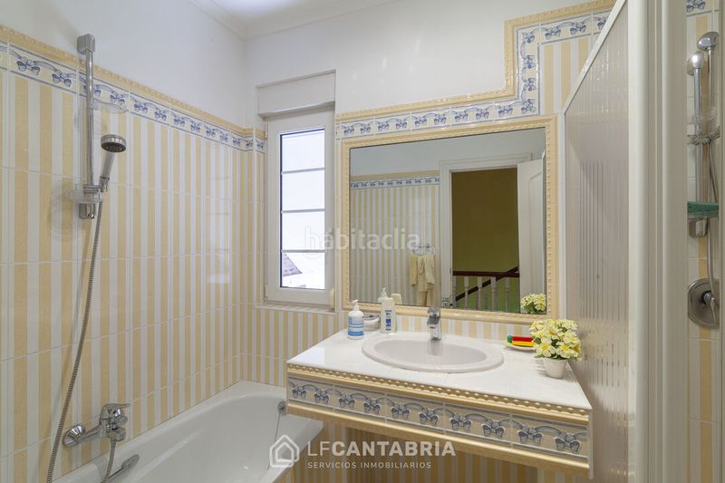 Foto 38503d07-a98f-4fe5-a5ee-54e1c4164ff9. Casa amb calefacció aparcament piscina a Marina de Cudeyo