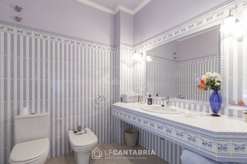 Foto a4949b66-4207-43b4-8ed2-ed83800d2a0e. Casa amb calefacció aparcament piscina a Marina de Cudeyo