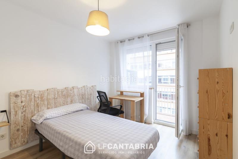 Foto d2859c1c-3785-4e06-bc76-e0e0a8714d71. Piso  en general dávila reformado en Los Castros Santander
