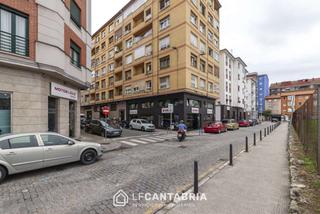 Pis a Cuatro Caminos. Piso con ascensor y vistas a la bahía de santander