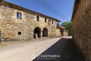 Casa  Barrio vega. Casona de hidalgo en villafufre.