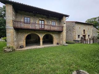 Maison à Corvera de Toranzo. Casona montañesa en el valle de toranzo.