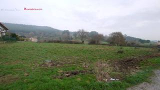 Terrain résidentiel à Arnuero. Terreno comercial 550 m2  apartamentos  supermercado ...