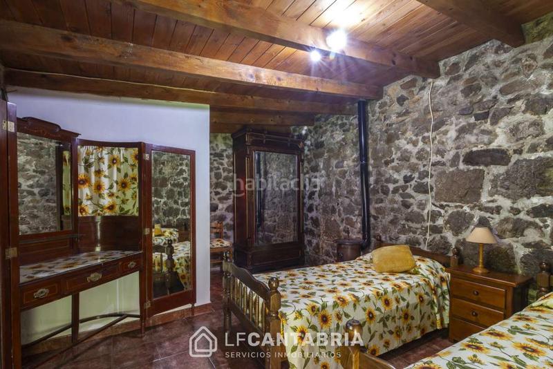 Foto 205be98e-0054-4419-b9bf-f356effc171c. Casa  montañesa en el pueblo en Miera
