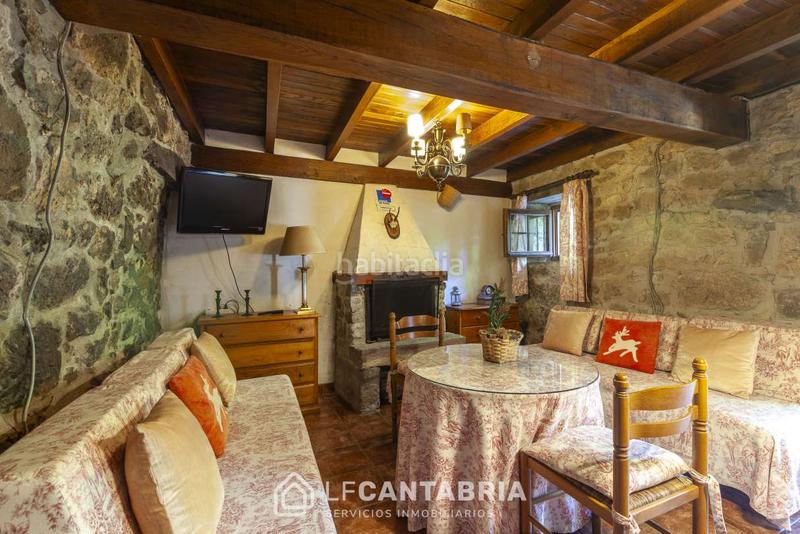 Foto 37033019-472a-43e6-bfd6-eb35080e3e67. Casa  montañesa en el pueblo en Miera