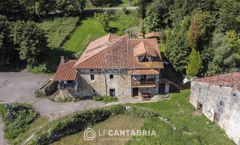 Foto 4b4ed34d-b496-420a-b834-315b45333dba. Casa  montañesa en el pueblo en Miera