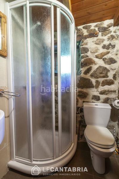 Foto 4d18e984-a26f-4c95-b2ee-f988e83fb371. Casa  montañesa en el pueblo en Miera