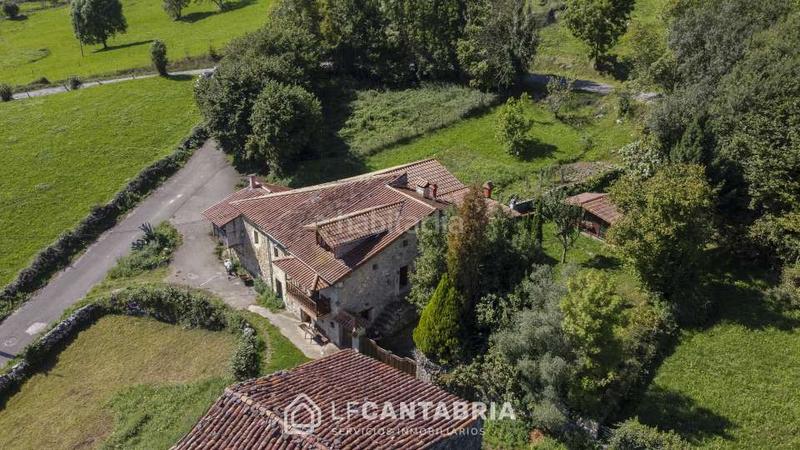 Foto a163025a-ba9a-4491-b407-c65c01878808. Casa  montañesa en el pueblo en Miera