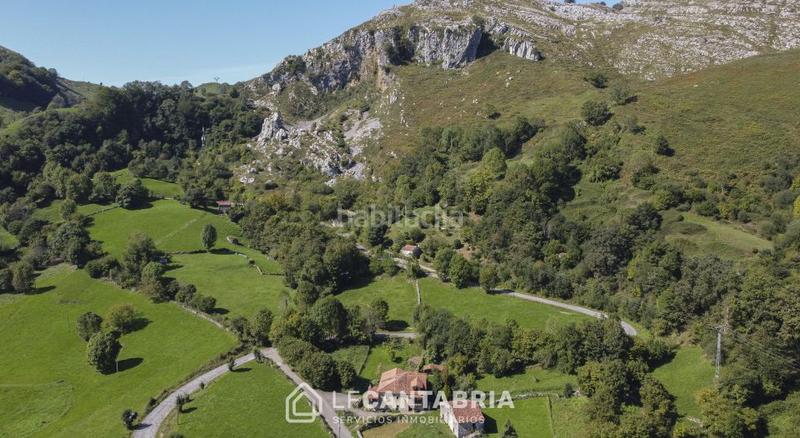 Foto a316728e-f448-42de-a7cb-f9e9c2e461bf. Casa  montañesa en el pueblo en Miera