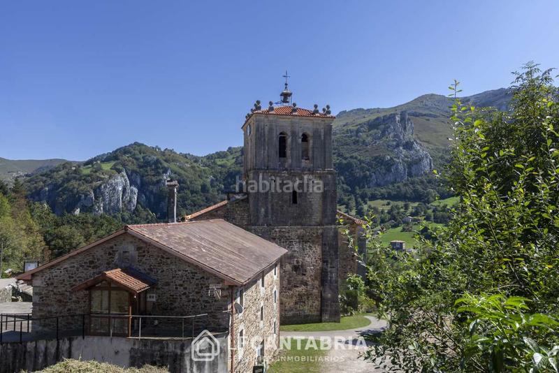 Foto ab482fcc-c0a7-42c1-a1ca-17404c669c97. Casa  montañesa en el pueblo en Miera
