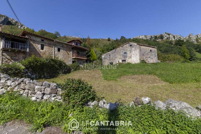 Foto c842d5eb-4611-4d4c-acf2-3fe31201ff00. Casa  montañesa en el pueblo en Miera