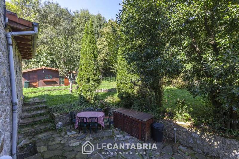 Foto cc7b18a7-9d8b-4611-b766-e27a28886d79. Casa  montañesa en el pueblo en Miera