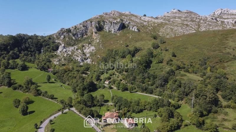 Foto d1941648-3221-478c-b0a3-fcd053a77310. Casa  montañesa en el pueblo en Miera