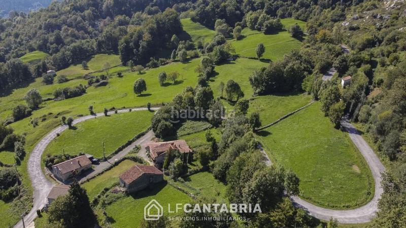 Foto e6e436dc-00c5-41e5-b0d6-917231e1f688. Casa  montañesa en el pueblo en Miera