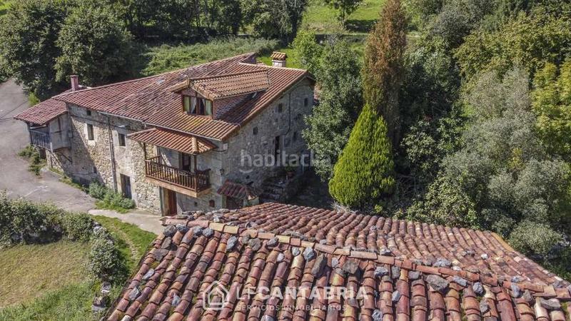 Foto fbb74a20-3080-4418-b23c-fbe5fef7e768. Casa  montañesa en el pueblo en Miera