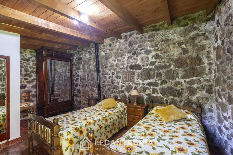 Foto fe4f8bec-c48c-4479-b118-bceed32f5370. Casa  montañesa en el pueblo en Miera