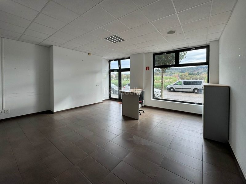 Foto ec7266e5-ad03-49b6-8e9f-180750acfeea. Lloguer local comercial a Colindres