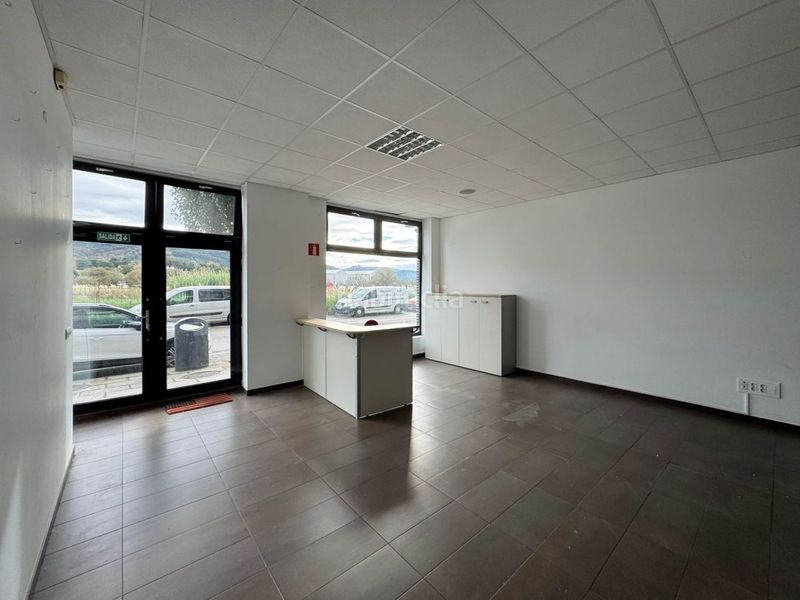 Foto f7070a53-a67d-45d4-b10b-0da90f286e97. Lloguer local comercial a Colindres