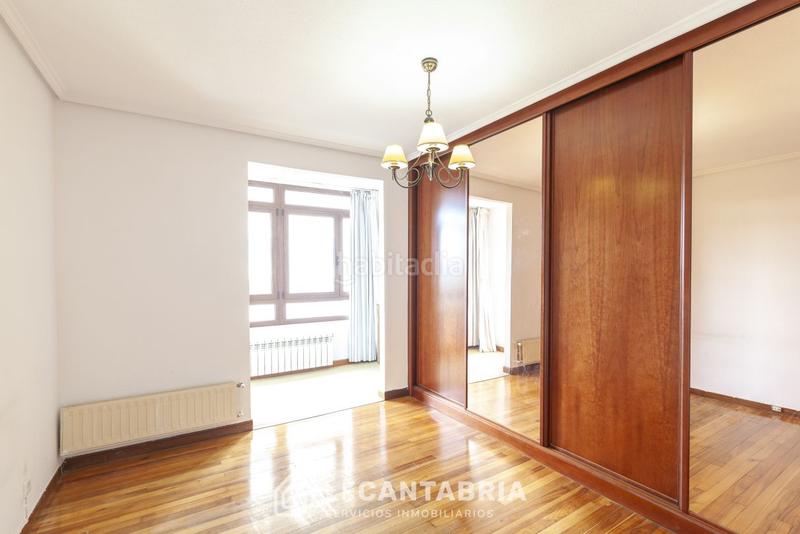 Foto b3257e8d-3ad1-467e-87d8-aa0b8ed10920. Piso vivienda con garaje en Alisal - San Román Santander