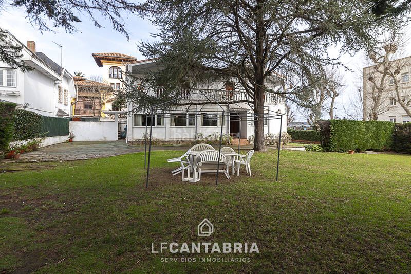 Foto b96c1236-1d69-43a7-bbea-b1d0be951316. Casa amb calefacció a El Sardinero Santander