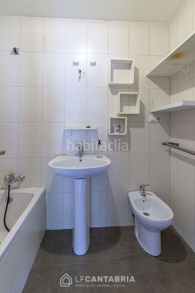 Foto f9f30293-a7c1-46c3-8425-0f410a23ce7f. Pis amb calefacció aparcament a Liérganes