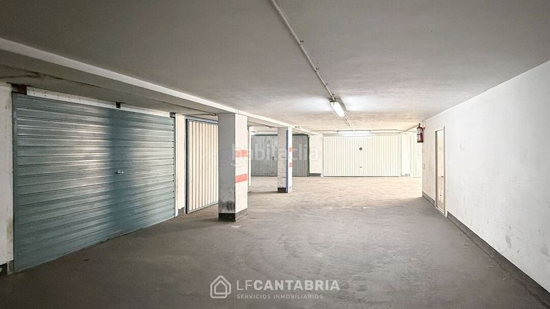 Foto d78d7d34-2847-4bdc-891c-b3b03174182a. Aparcament cotxe a Astillero (El)