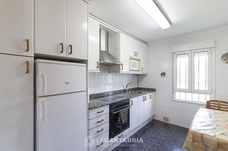Foto b8b4728d-b1c8-455f-bafc-39046fa37d75. Casa amb calefacció a Bárcena de Cicero