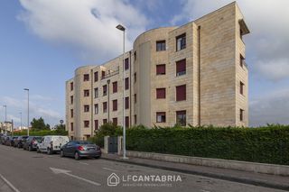 Flat  Calle clara campoamor. Valdenoja, urbanización privada con piscina