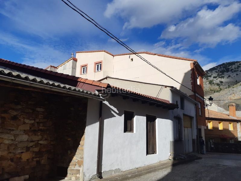 Foto c21fb3eb-46ef-4944-9470-46c66339e157. Edifici a Velilla del Río Carrión