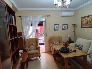 Appartement à Calle t.coronel romero baltasar 2. Piso 4 dormitorios, 2 baños con ascensor