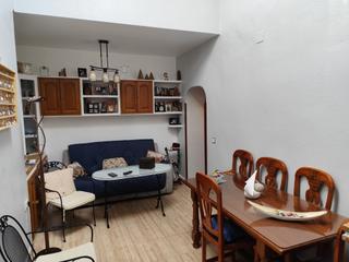 Appartement à Avenida cameranos 38. Piso 2 dormitorios, salon, baño cocina amueblada, armarios empot