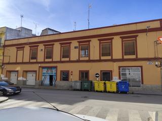 Edificio en Calle cervantes 9b. Edificio con vivienda de 270 m2, 5 locales comerciales y plazas