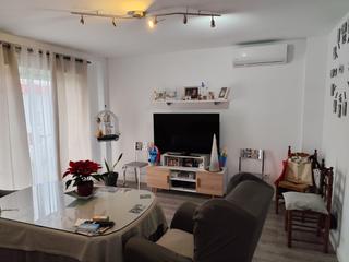 Appartement à Barriada constitución 22. Piso totalmente reformado, suelos, puertas, baño, cocina, lavade