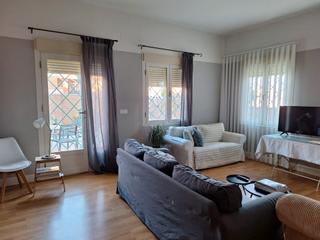 Chalet à Calle enrique cock 4. Casa esquina , 4 dormitorios, 3 baños, 2 salones, patio 100 m2