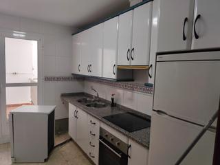 Lloguer Pis  Calle margarita harrington 11. Piso 4 dormitorios, 2 baños, salon, cocina amueblada, terraza la