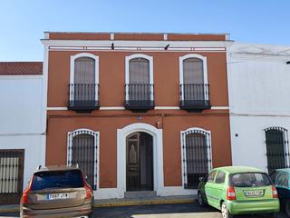 Maison  Calle primero de mayo 16. Casa con encanto, 5 dormitorios, 2 salones, 2 baños, gran patio,