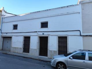 Maison à Calle mártires 58. Casa zona centro, con garaje y gran patio