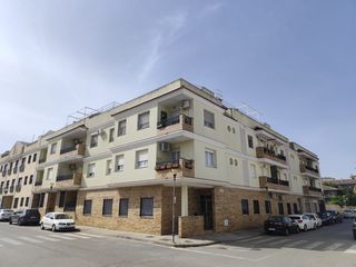 Pis  Avenida cameranos 32. Vivienda totalmente amueblada, 2  baños, 2 dormitorios, el dormi