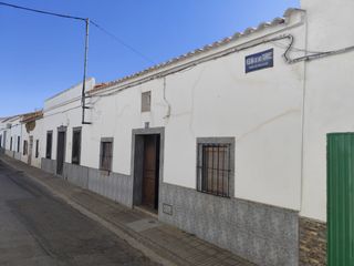 Haus  Calle toledillo 81. Casa 4 dormitorios, salon, cocina amueblada, baño, despensa, dob