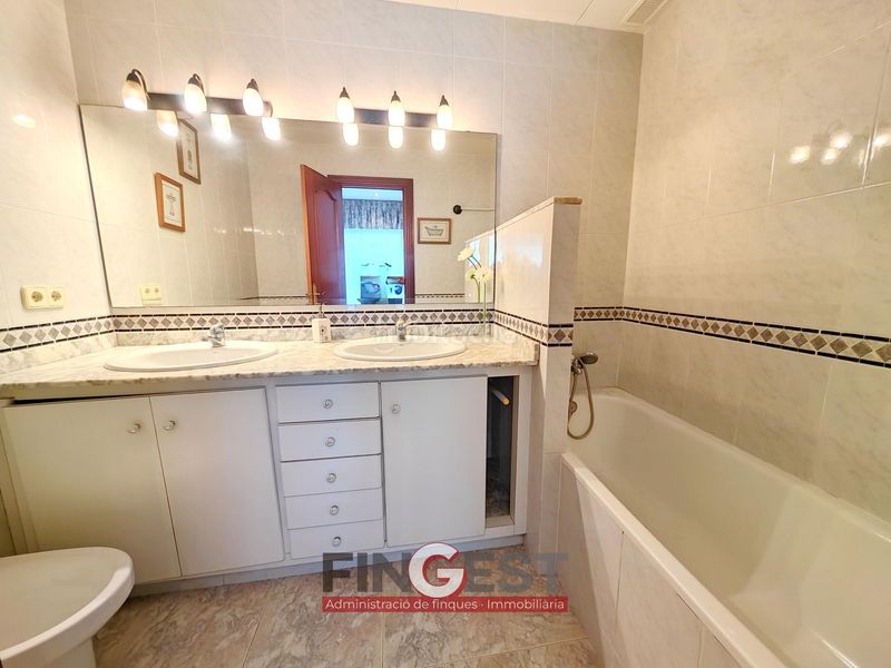 Foto 0f892560-a996-495a-bf22-06caef517ba6. Casa amb calefacció a Centre Blanes