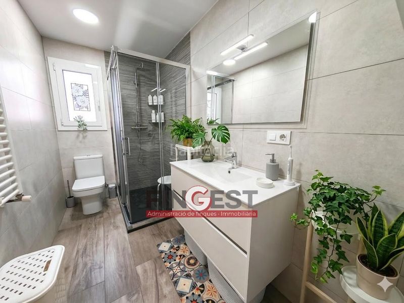 Foto 369159a6-6ce3-43b2-b1a1-ec1c76dc3598. Casa edificio con 2 pisos en venta, licencia turistica en Blanes